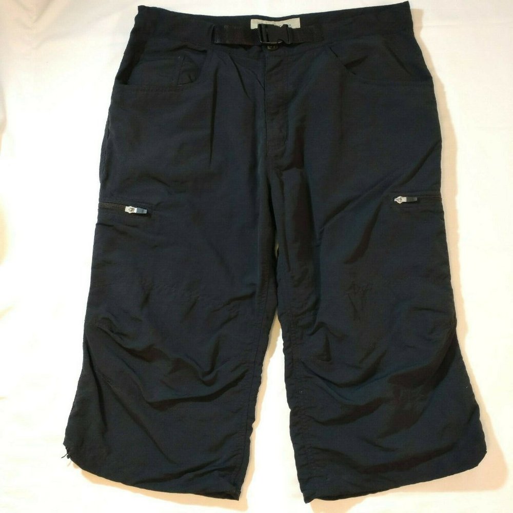 WindRiver Outfitting Co. Size 36'' 3/4 Length Navy Shorts